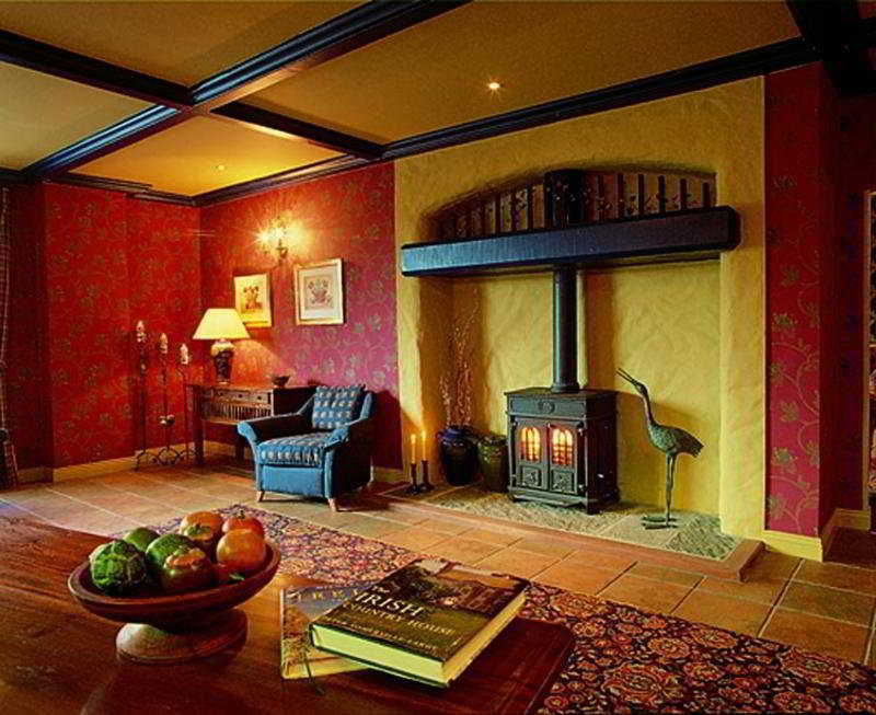 Whitegates Pub & Accommodation キラーニー エクステリア 写真