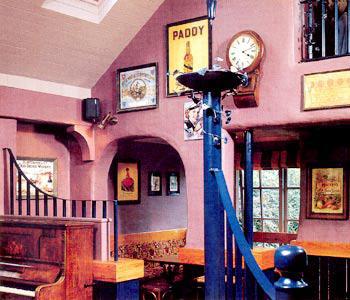 Whitegates Pub & Accommodation キラーニー エクステリア 写真